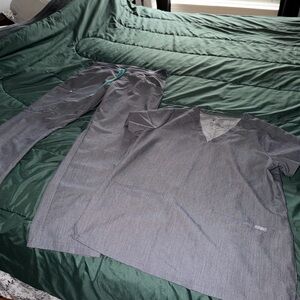 Figs Women’s Graphite Casma Top & Kade Cargo Pants